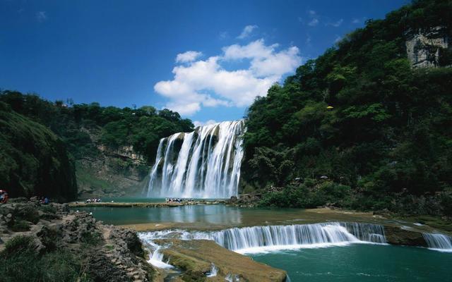 一张A3纸上可以印9张正标8张背标，我们需要100张正标和100张背标，请问需要多少张A3纸？